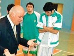 Belediye başkanı maçta antrenör oldu