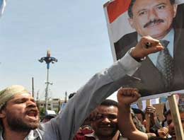 Yılanların başları üstünde dans etmek!