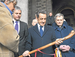 Sarkozy'nin popülaritesi dibe vurdu!