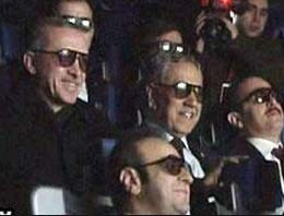 Başbakan o anı gülerek seyretti!