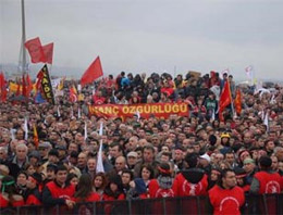 Aleviler 60 bin kişiyle meydana indi