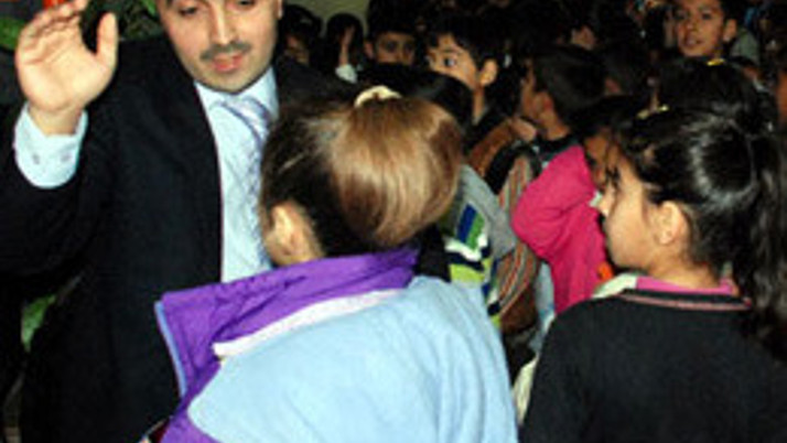 Dersane önünde deneme sınavı izdihamı!