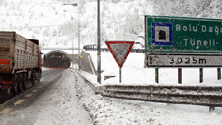 Bolu Dağı'nda yoğun kar yağışı