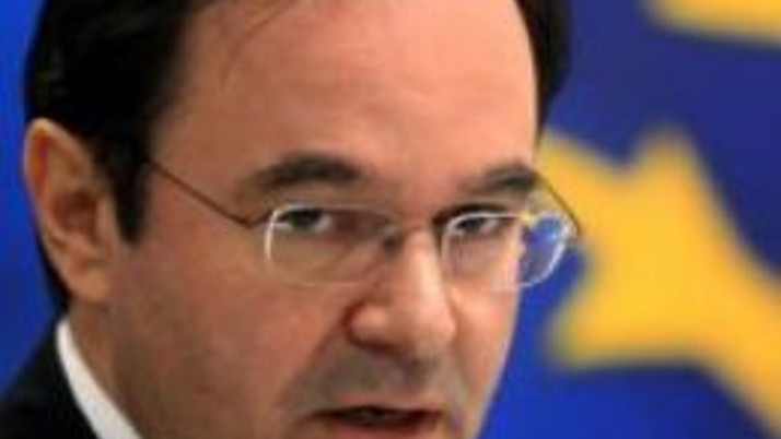 Yunanistan'ın kredi notu üç kademe birden düşürüldü