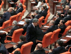 Üç bakan görevlerinden istifa ediyor