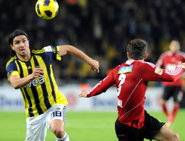 Alex Fenerbahçe'yi hayata bağladı