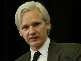 Assange kime 'aptal' diye seslendi?