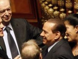 'Berlusconi uzatmaları oynuyor'