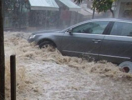 Lüleburgaz'da dere taştı evleri su bastı