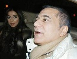 Mehmet Ali Erbil hangi şarkıcıyla yakalandı?