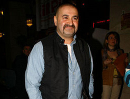 Ünlü oyuncu figüran dövdü!