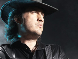 Hayranları ünlü sanatçıyı korkuttu!