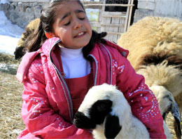 Yanık sesli türkücü kız ortaya çıktı