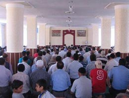 Cuma namazında inanılmaz olay!