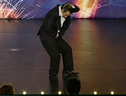 Güldüren Michael Jackson taklidi!