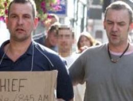 Hırsızı boynunda levhayla dolaştırınca...