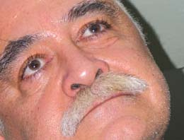 Ünlü oyuncu hastaneye kaldırıldı!