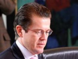 'İntihalci' Alman bakan istifa etti