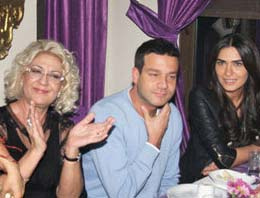 Yine mi  nikah masasına oturuyor?