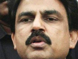 'Dine küfür' yasasında suikaste uğradı