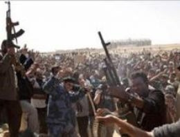 Libyalı isyancılar şartlarını açıkladı: Kaddafi gitsin