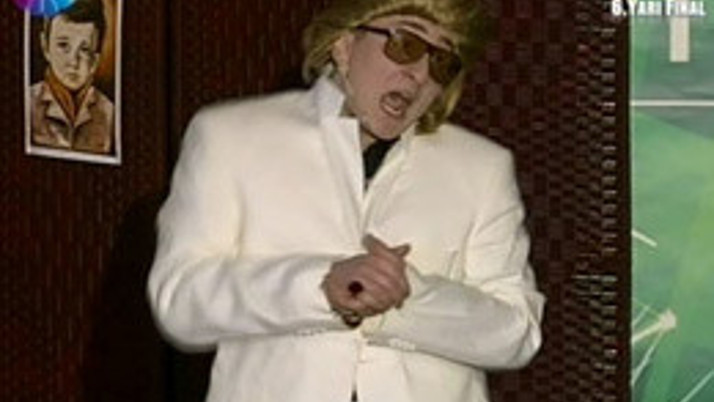 Yine taklitleriyle kırdı geçirdi!