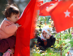 Türk askerinin şehitliği tarla oldu!